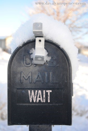 ALT="black mailbox"