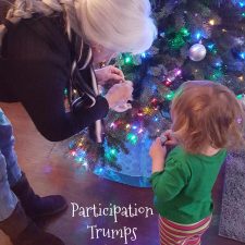 ALT="child hands ornament on tree?